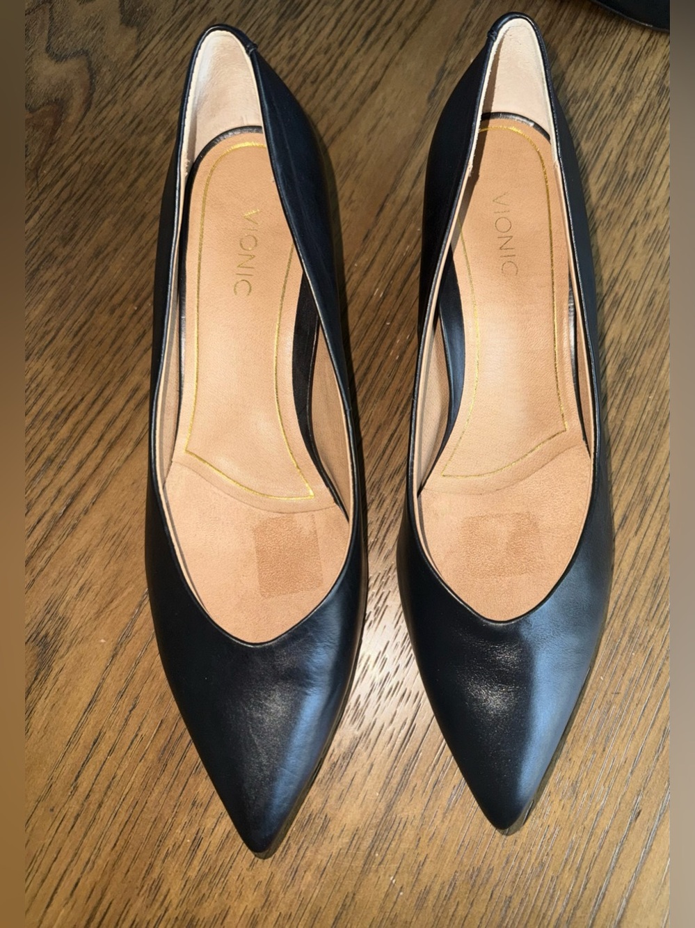 Vionic Black Leather Pointed Toe Pumps Comfort Heels Size 9.5